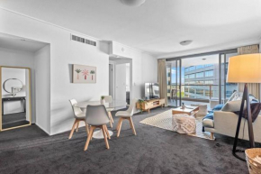 Top of the Town! 2Bed/2Bath/1Car/Pool/Views ~ CBD